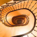Hoe geef je je trap een nieuwe look met Upstairs traprenovatie?